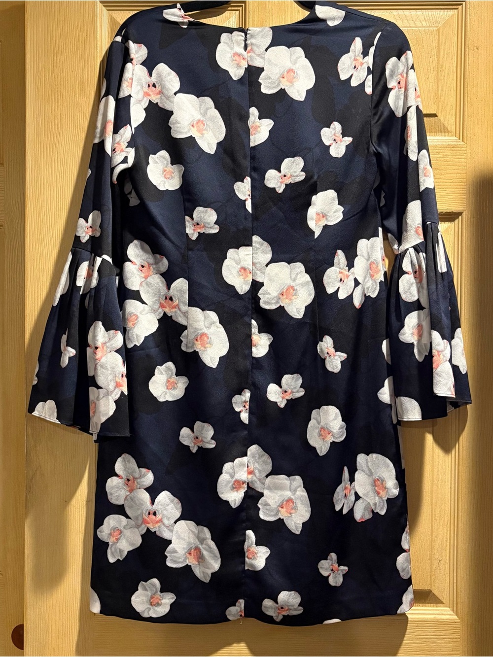 Banana Republic Navy Floral Orchid Bell-Sleeve Shift Dress Size S EUC - Picture 2 of 4